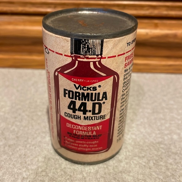 Vicks 1970s Formula 44D Cough Syrup Sealed Full Unopened Vintage Sample Size - Picture 1 of 5